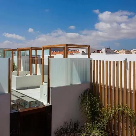 Vacanzy Urban Boutique Adults Only מלון